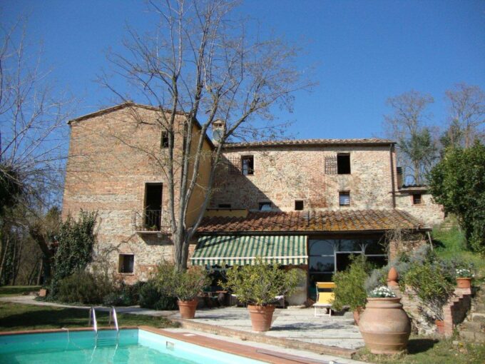 Tuscany Real Estate - Farmhouse with antiques   - DSC07682 680x510